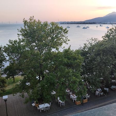 Πέτρινο Στη Θάλασσα Leilighet Návpaktos Eksteriør bilde