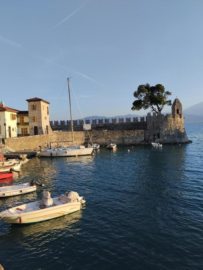 Πέτρινο Στη Θάλασσα Leilighet Návpaktos Eksteriør bilde